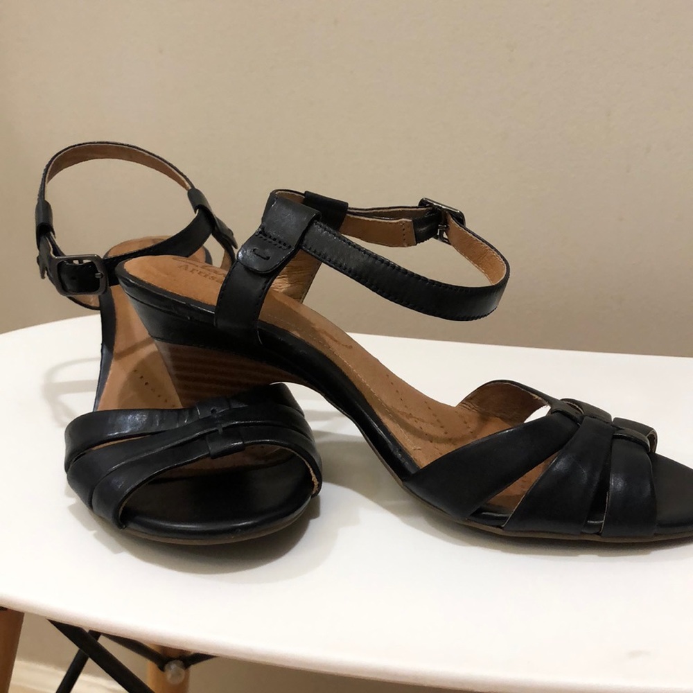 Clarks Artisan, wedge heel sandal with ankle strap in black leather. Size 6